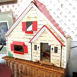 DOLLHOUSES
